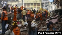 Рятувальники шукають тих, хто вижив після обвалу будівлі, Мумбай, Індія, 31 серпня 2017 року