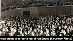 Consfătuirea pe ţară a cadrelor din domeniul ştiinţelor sociale şi învăţământului de partid şi UTC. Sala Palatului RSR (6 octombrie 1976). Fototeca online a comunismului românesc; cota:253/1976