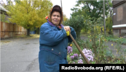 Інна Федорівна отримує українську пенсію і допомогу від угруповання, це дозволяє їй допомагати дітям та онукам