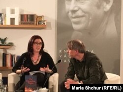 Зустріч з Марсі Шор в бібліотеці Вацлава Гавела. Модератор – письменник Яхим Тополь. Прага, березень 2019 року