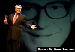 Miloš Forman la primirea premiului Giraldillo pentru întreaga carieră, Sevilla, Spania, 6 noiembrie 2004