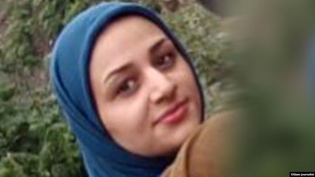 زهرا حسینی یکی از زنانی است که به خاطر همسرش در بازداشت است