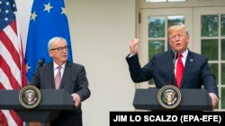 АКШнын лидери Дональд Трамп менен Евробиримдиктин президенти Жан-Клод Юнкер. 25-июль, 2018-жыл.