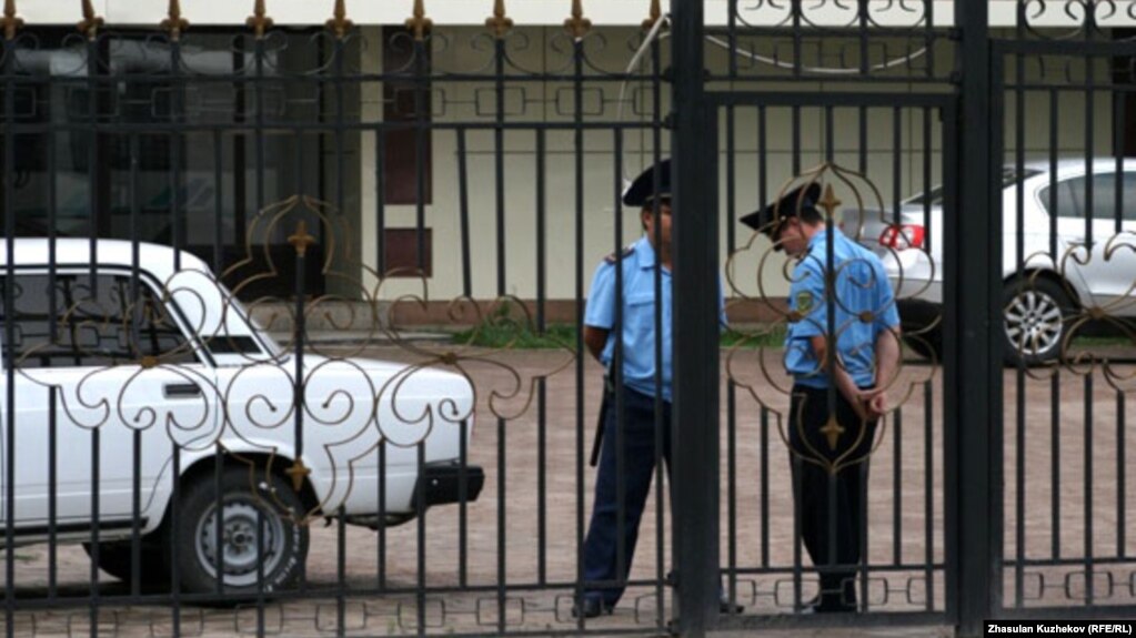 Interior Minister Erlan Turghymbaev said that almost 1,000 inmates will be be released from penitentiaries. (file photo)