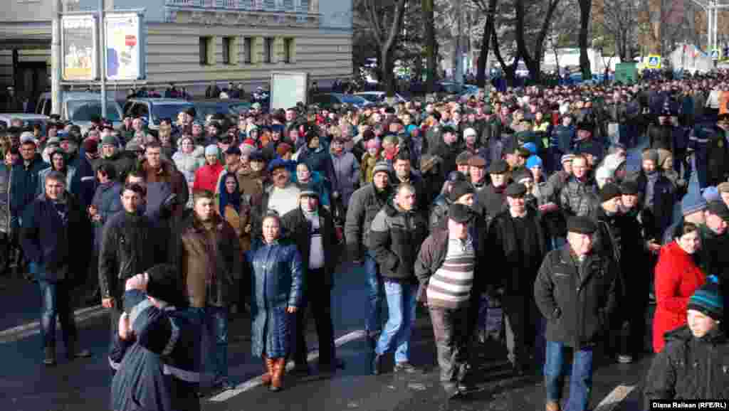 Demonstraţia din Scuarul Teatrului de Operă şi Balet.
