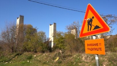 Korridori 8: Premtimi 30-vjeçar se “trenat do të gjëmojnë”, teksa ende priten shinat Korridori 8: Premtimi 30-vjeçar se “trenat do të gjëmojnë”, teksa ende priten shinat