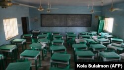 Fotoarhiv: prazna učionica nakon otmice više od 300 učenica u školi u Zamfari, na severozapadu Nigerije, 27. februar 2021.