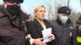 Head Of Russian Doctors' Alliance Detained Outside Prison Holding Navalny
