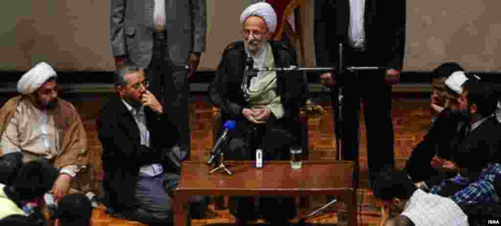 Kamran Baqeri Lankerani də bazar g&uuml;n&uuml; prezidentliyə namizəd olmaq istədiyini elan edir.&nbsp;