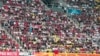 Tifozë të klubit të futbollit Shkëndija brohorasin “Ilirida” dhe “Shqipëria e Madhe” gjatë një ndeshjeje ndërkombëtare me Karabakun në Shkup, më 5 gusht 2025.