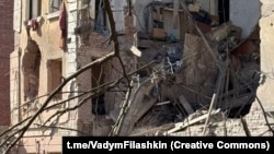 Наразі відомо про 6 пошкоджених багатоповерхівок і 10 автівок, заявив голова області