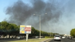 Fumul se ridică după ce s-au auzit mai multe explozii la Doha, marți.
