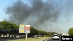 Fumul se ridică după ce s-au auzit mai multe explozii la Doha, marți.