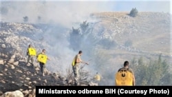 Oružane snage BiH gase požare na nekoliko lokacija širom Bosne i Hercegovine.