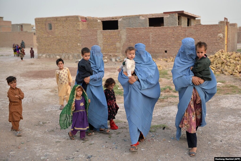 Një familje afgane e zhvendosur brenda Afganistanit.
