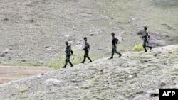 د پاکستان پوځ سرتېري په شمالي وزیرستان کې د ګزمې پر مهال - انځور له ارشیفه.