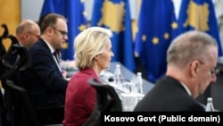 Predsjednica Evropske komisije Ursula von der Leyen učestvuje na sastanku sa Vladom Kosova u Prištini, tokom posjete Kosovu 1. oktobra.
