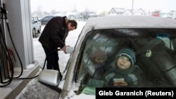 Відповідно до документа, скасована вікова межа перевезення дітей в автокріслах