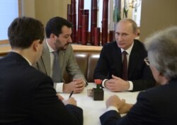 Встреча Маттео Сальвини (второй слева) с Владимиром Путиным, октябрь 2014 года