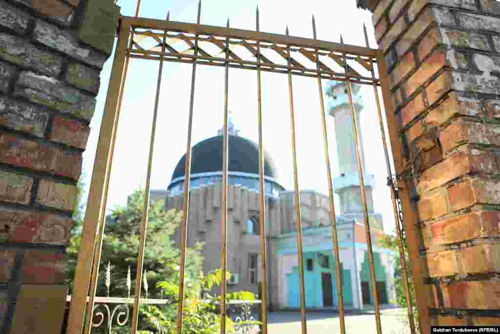Бишкектеги борбордук мечит бүгүн бош турду.