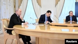 Ռուսաստանի նախագահ Վլադիմիր Պուտինը և ԱՄՆ նախագահի հատուկ բանագնաց Սթիվ Ուիթքոֆի հետ հանդիպմանը, 21-ը հոկտեմբերի, 2026թ., Սանկտ Պետերբուրգ