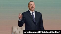 İlham Əliyev regionların 2014-2018-ci illərdə sosial-iqtisadi inkişafı Dövlət Proqramının icrasının dördüncü ilinin yekunlarına həsr olunan konfransda.