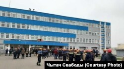 Працівники заводу «Гродно-Азот» біля прохідної, 26 жовтня 2020 року