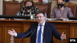 Костадин Ангелов в Народното събрание. Снимката е от 16 април 2021 г.