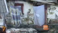 Oamenii din Donbas își reconstruiesc casele singuri