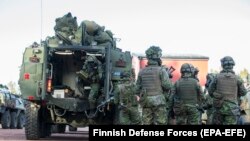 Фінскія вайскоўцы падчас супольных вучэньняў з NATO, кастрычнік 2018 году