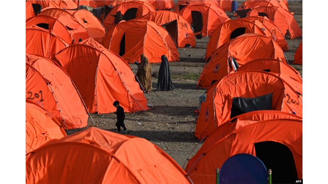 Afghan refugee women walk through tents after arriving from Pakistan at a makeshift camp near the Afghanistan-Pakistan Torkham border crossing in Nangarhar Province on April 20. Afghan refugee women walk through tents after arriving from Pakistan at a makeshift camp near the Afghanistan-Pakistan Torkham border crossing in Nangarhar Province on April 20.