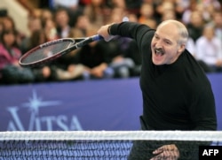 Среди спортивных увлечений Александра Лукашенко – не только хоккей, но и теннис