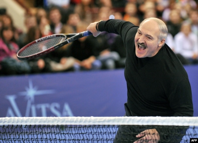 Hobby-urile sportive ale lui Alexandru Lukașenko includ nu numai hochei, ci și tenis