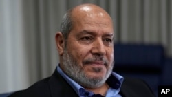 Khalil al-Hayya dând un interviu presei la 24 aprilie 2024, la Istanbul.