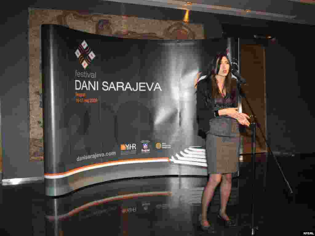 Srbija - ¨Dani Sarajeva¨ - U Beogradu su otvoreni ¨Dani Sarajeva¨ treći po redu. Izložba Anje Zarić je nosila ime ¨Urbani almanah¨ i bila je samo dio programa ove manifestacije.