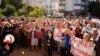 Zeci de simpatizanți ai Partidului Șor protestează în fața Curții de Apel Chișinău împotriva cercetării penale a două deputate