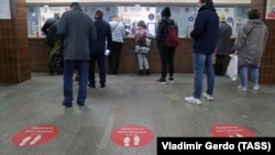 Putnici u moskovskoj podzemnoj željeznici, 1. juni, 2020.
