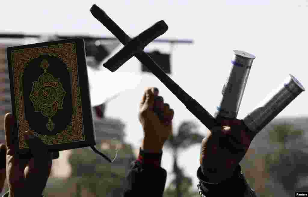 Mii de case din Celeabinsk şi &icirc;n &icirc;mprejurimi au rămas fără geamuri după căderea unui meteorit deasupra munţilor Urali. Unda de şoc de la explozia meteoritului &icirc;n atmosferă a avut puterea unei mici bombe atomice.