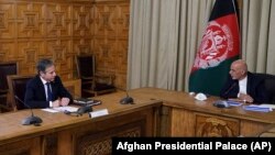 (ښی-کین) مخکېنی افغان ولسمشر محمد اشرف غني او د امریکا بهرنیو چارو وزیر انتوني بلېنکن