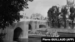 Pont Neuf împachetat de Christo, 21 septembrie 1985