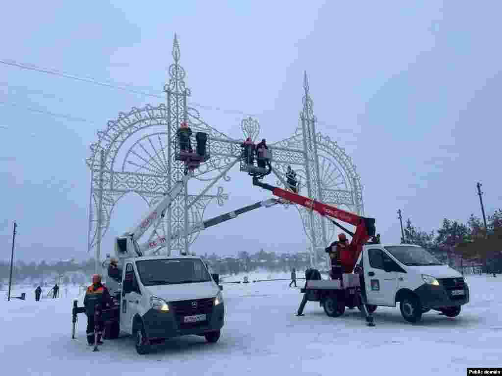 Уфада Кашкадан паркында яңа ел бизәкләре урнаштыралар.