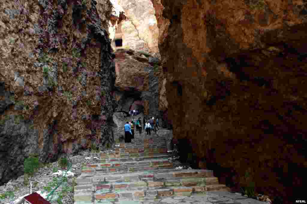 Naxçıvanda sirli "Əshabu-Kəhf" mağarası #7