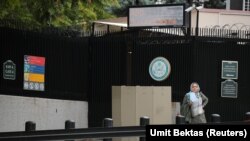 Ispred Ambasade SAD u Ankari
