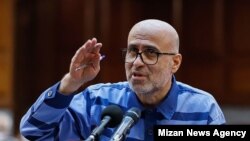 اکبر طبری می‌گوید مبالغی که او در ارتباطاتش با دیگر متهمان دریافت کرده، در قالب «مشاوره و مشارکت در ساخت» بوده است.
