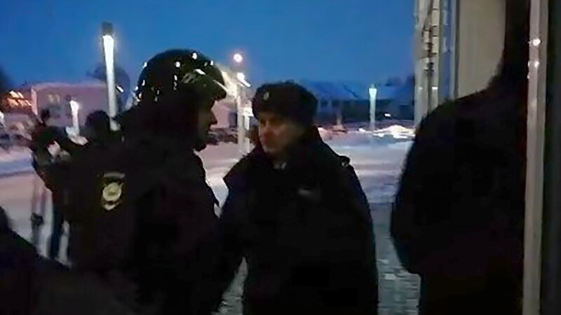 Орусия: Учактын багытын бурууга аракет кылган киши кармала элек