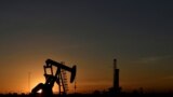 Analitičari predviđaju da bi cena nafte na svetskim tržištima s oko 110 dolara po barelu mogla da skoči na 380 dolara.