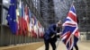 Uklanjanje zastave Velike Britanije iz zgrade Vijeća Europe u Briselu.