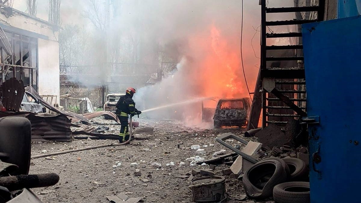 14 ადამიანი, მათ შორის 5 ბავშვი დაიღუპა კრივოი როგზე რუსული ბალისტიკური რაკეტის იერიშის შედეგად