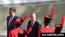 Nicolas Maduro (solda) və Recep Tayyip Erdogan, 3 dekabr, 2018-ci il