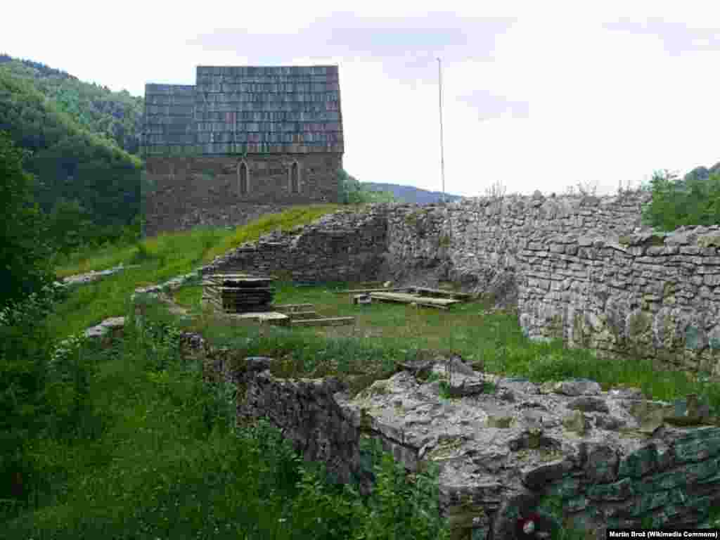 Bobovac - stolni grad srednjovjekovne Bosne, BiH